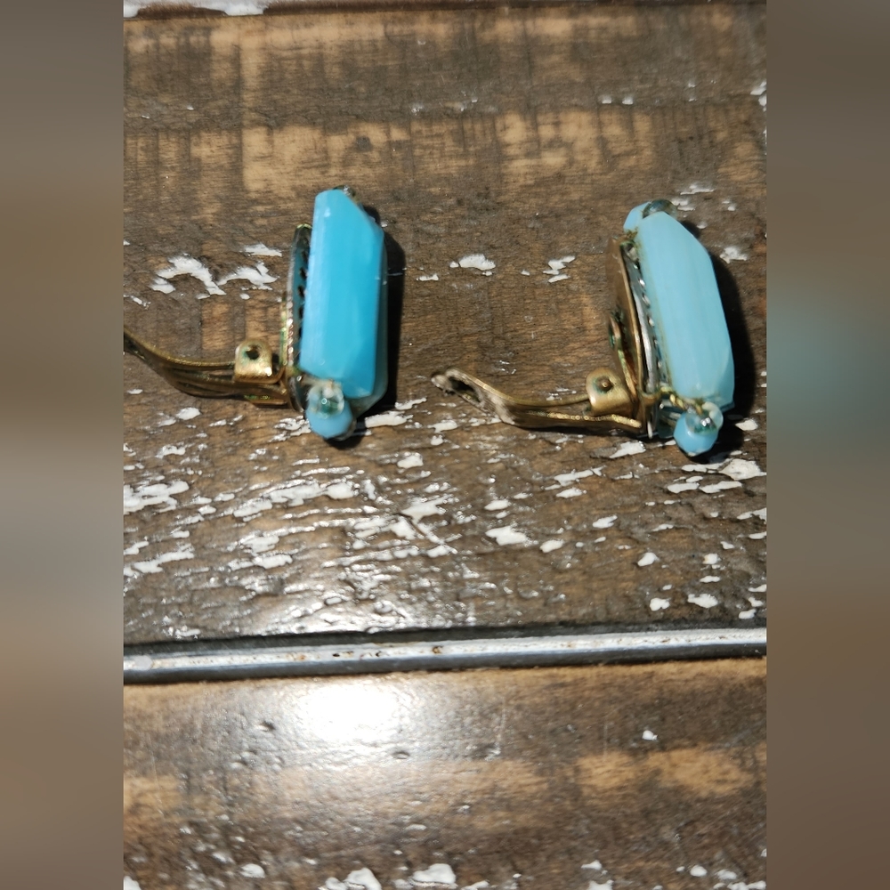 Vintage 1940s West German blue clip on earrings - Picture 4 of 4